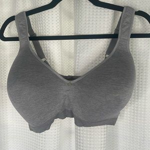 Breezies Wire Free T-Shirt Bra Comfortable Sz 40DDD